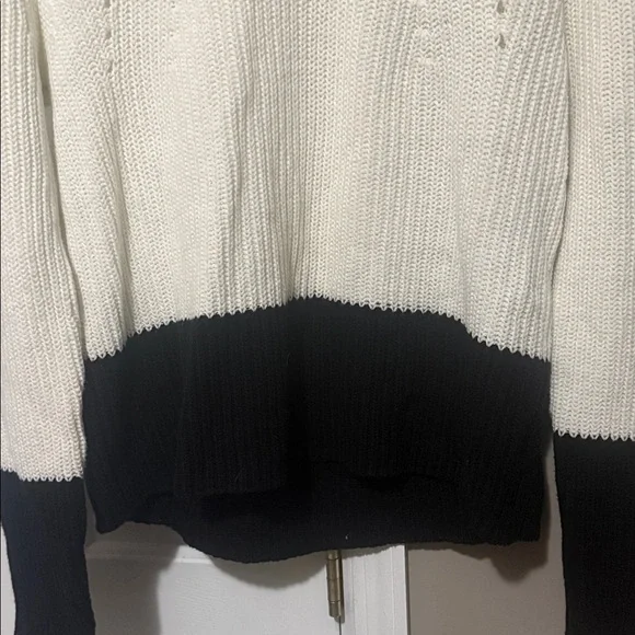 Andrea Jovine Women’s Colorblock Knit Sweater Cream & Black ~ Size Medium - Picture 4 of 7